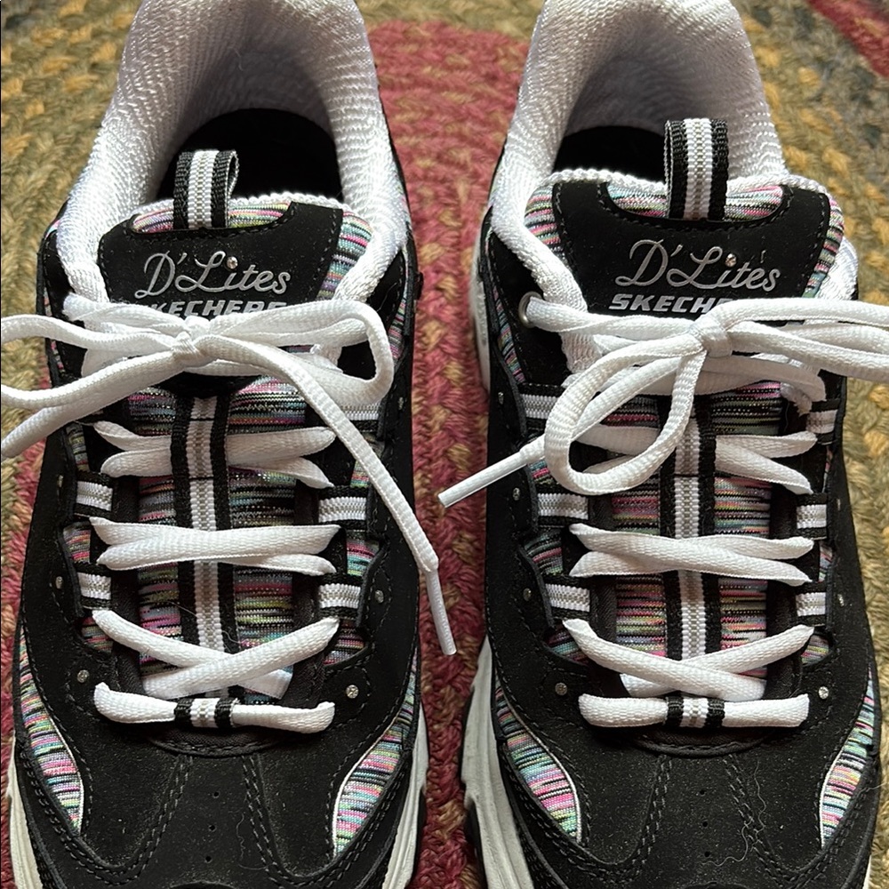 Skechers D'Lites Black & White Sneakers. Women’s Size 9 Like NEW - Picture 4 of 11